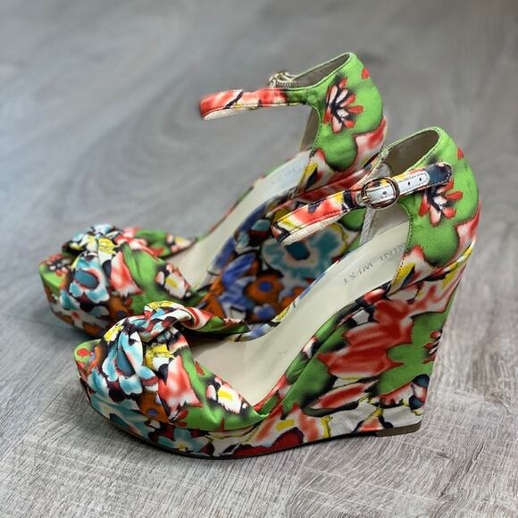 NINE WEST Women's Green Blue Let It Go Floral Peep Toe Wedge Sandals - Picture 1 of 14